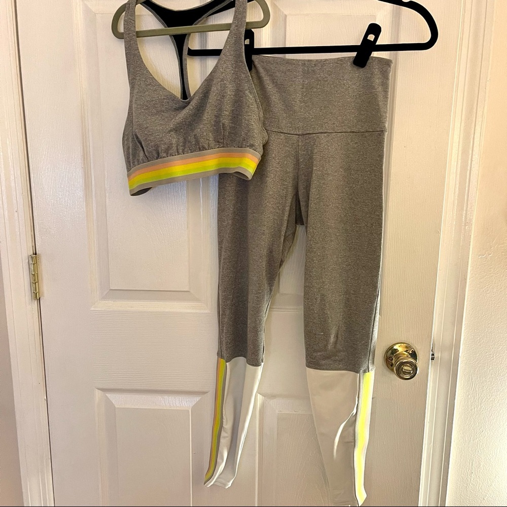 SIZE XS/L | Onzie matching workout set with stripe detail